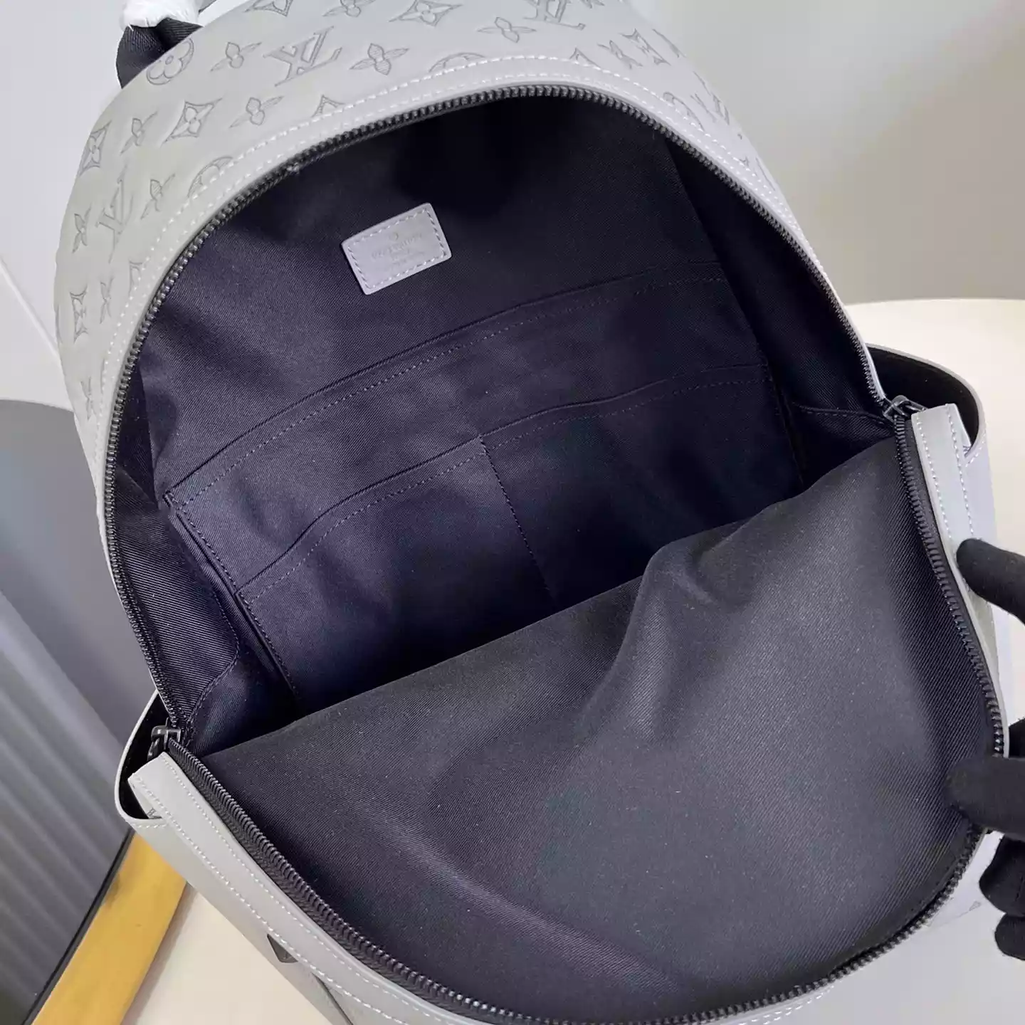 DISCOVERY BACKPACK MONOGRAM SHADOW M46557 - LW343 DISCOVERY BACKPACK PM SKY BLUE MONOGRAM CANVAS