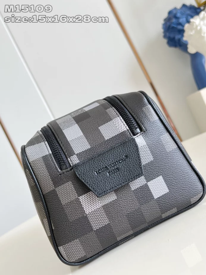 DOPP KIT BLACK DAMOFLAGE CANVAS M15109 - LW386 DISCOVERY BACKPACK PM SKY BLUE MONOGRAM CANVAS