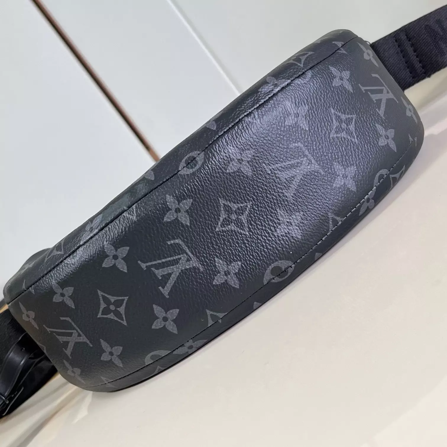 HAMAC BAG PM BLACK MONOGRAM ECLIPSE CANVAS M47158 - LW446 DISCOVERY BACKPACK PM SKY BLUE MONOGRAM CANVAS