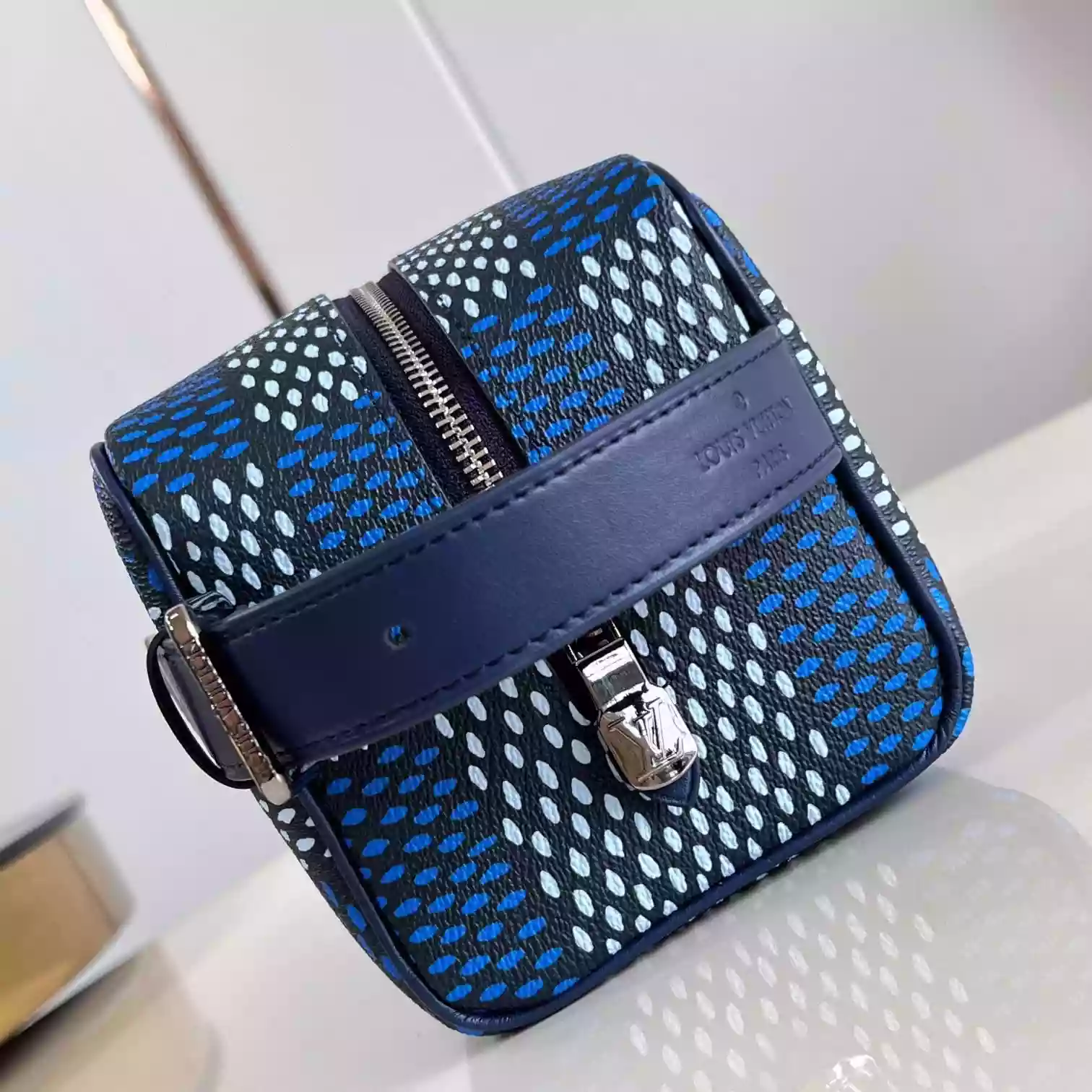 LOCKER DOPP KIT BLUE DAMIER HERITAGE COATED CANVAS N40747 - LW400 DISCOVERY BACKPACK PM SKY BLUE MONOGRAM CANVAS