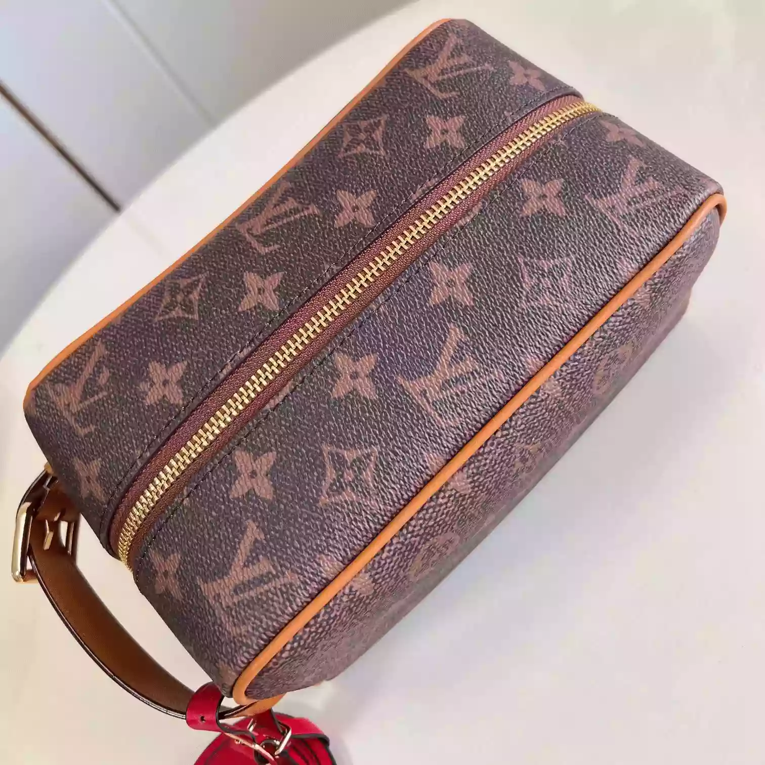 LOCKER DOPP KIT BROWN MONOGRAM DUST CANVAS M11765 - LW396 DISCOVERY BACKPACK PM SKY BLUE MONOGRAM CANVAS