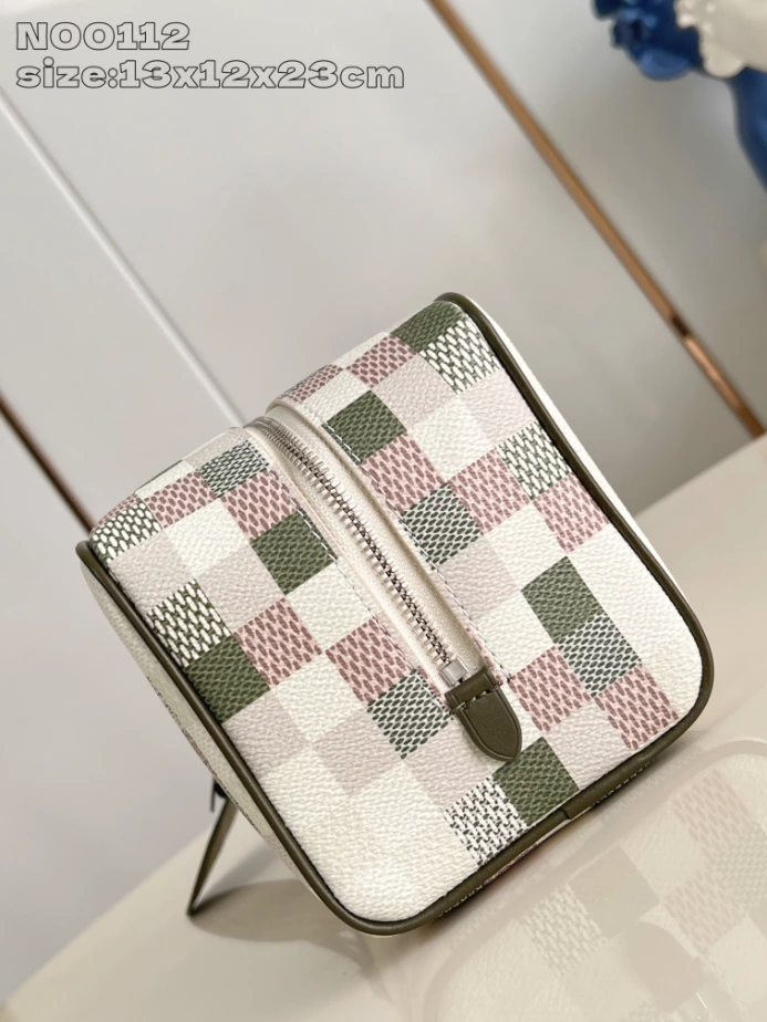 LOCKER DOPP KIT KHAKI DAMOFLAGE CANVAS N00112 - LW390 DISCOVERY BACKPACK PM SKY BLUE MONOGRAM CANVAS