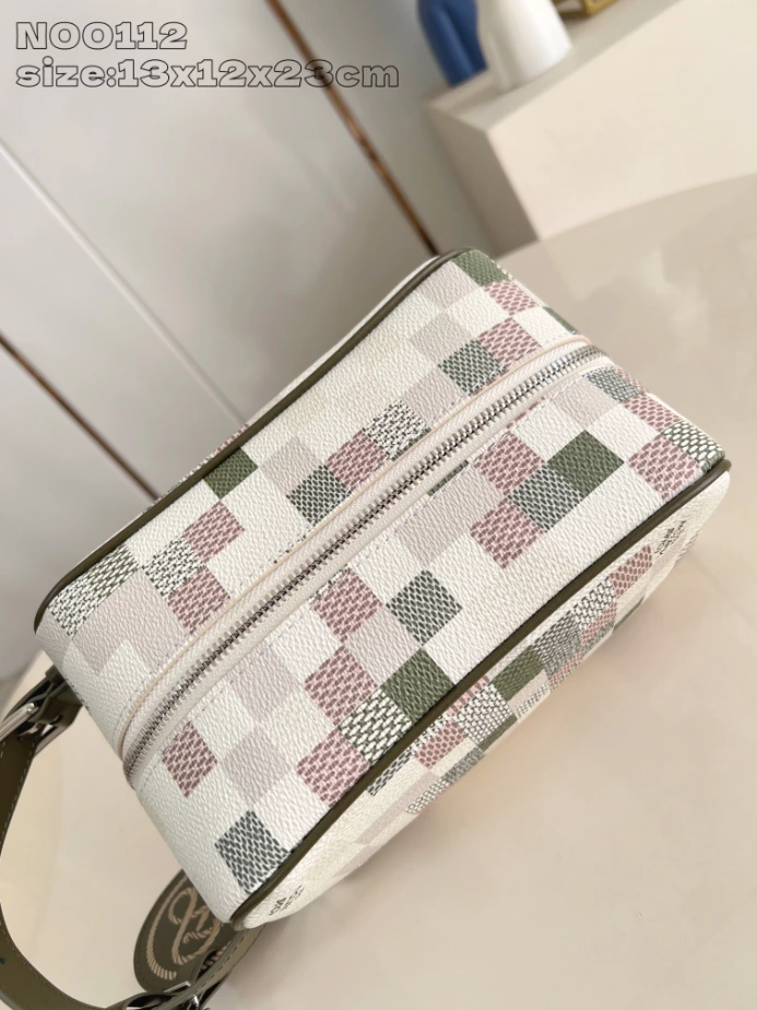 LOCKER DOPP KIT KHAKI DAMOFLAGE CANVAS N00112 - LW390 DISCOVERY BACKPACK PM SKY BLUE MONOGRAM CANVAS