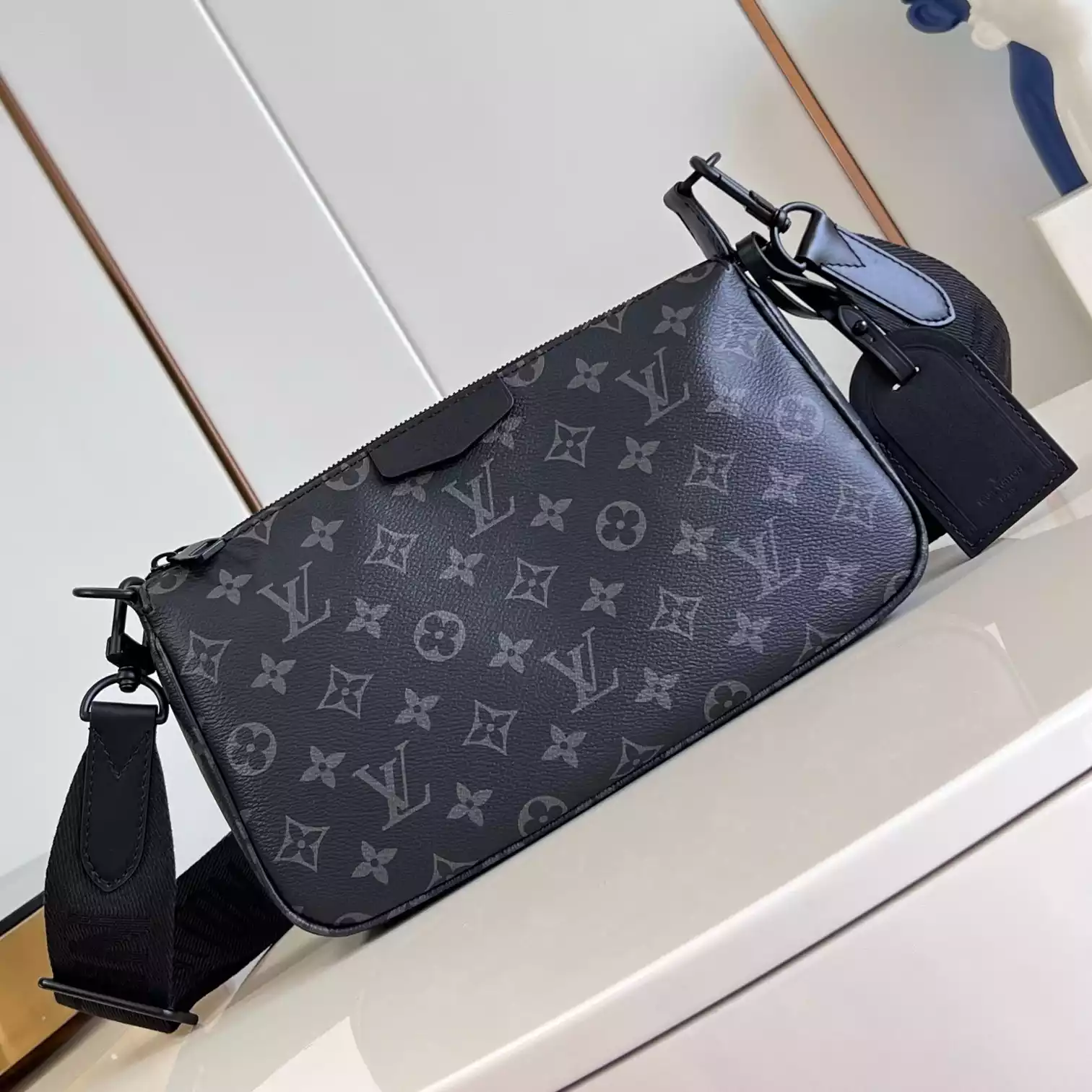 POCHETTE ACCESSOIRE XL BLACK MONOGRAM ECLIPSE CANVAS M11741 - LW445 DISCOVERY BACKPACK PM SKY BLUE MONOGRAM CANVAS