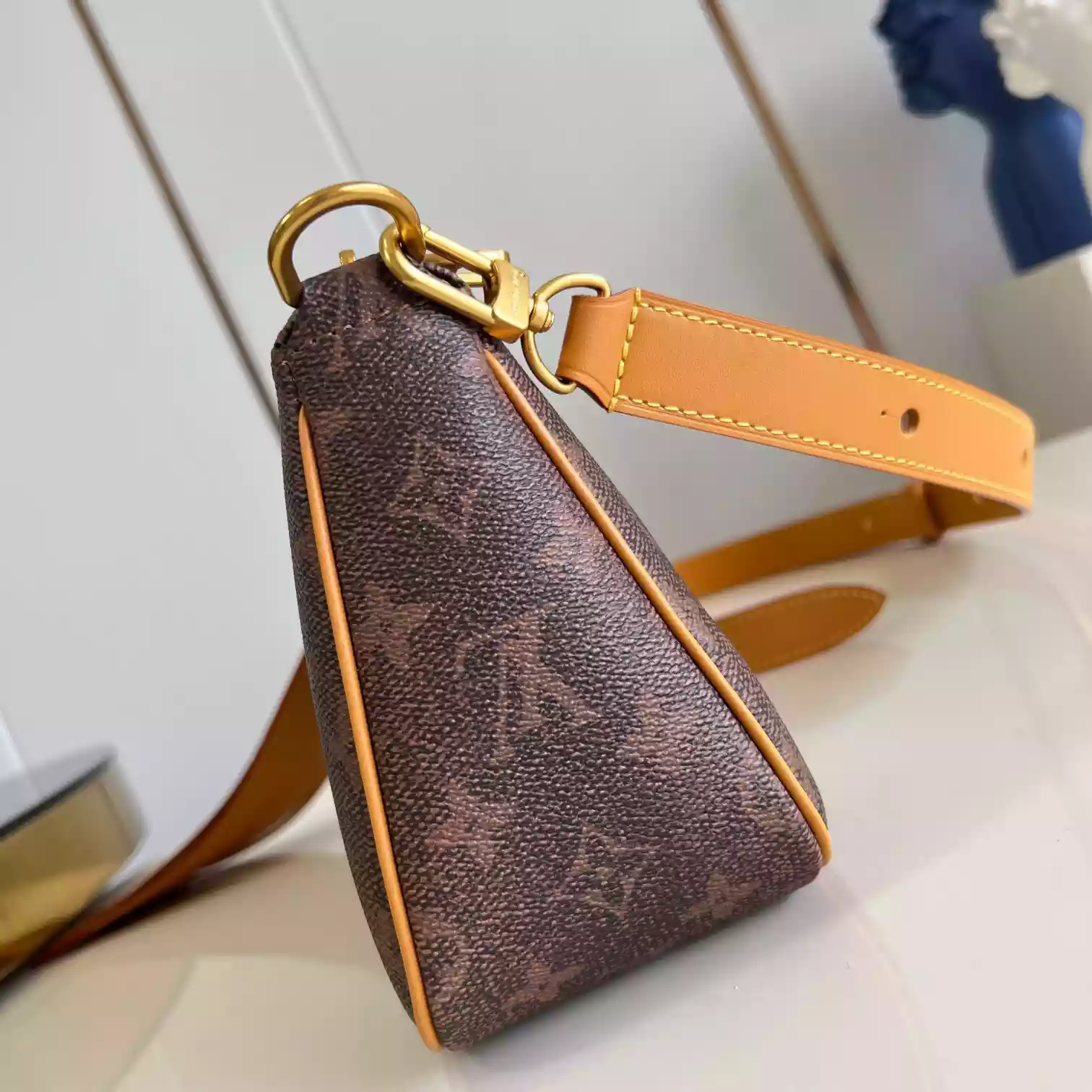 POCHETTE ACCESSOIRE XL BROWN MONOGRAM DUST CANVAS M11623 - LW435 DISCOVERY BACKPACK PM SKY BLUE MONOGRAM CANVAS