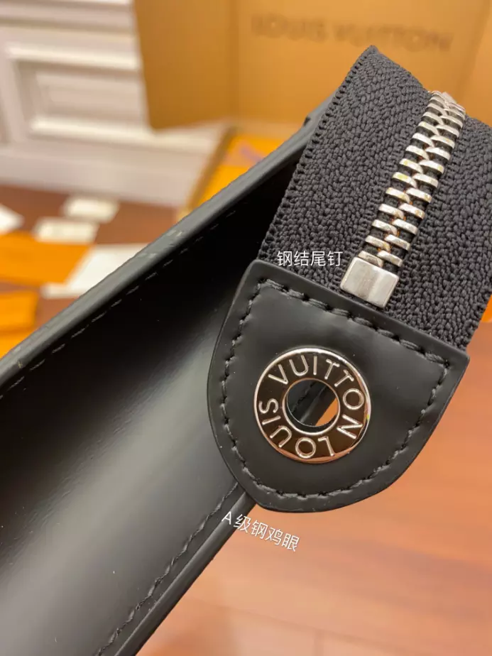 POCHETTE VOYAGE DAMIER GRAPHITE CANVAS M41696 - LW410 DISCOVERY BACKPACK PM SKY BLUE MONOGRAM CANVAS