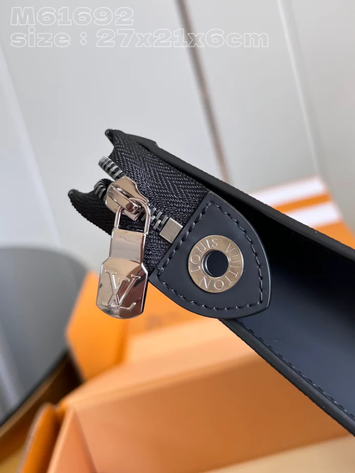 POCHETTE VOYAGE MONOGRAM ECLIPSE M61692 - LW411 DISCOVERY BACKPACK PM SKY BLUE MONOGRAM CANVAS