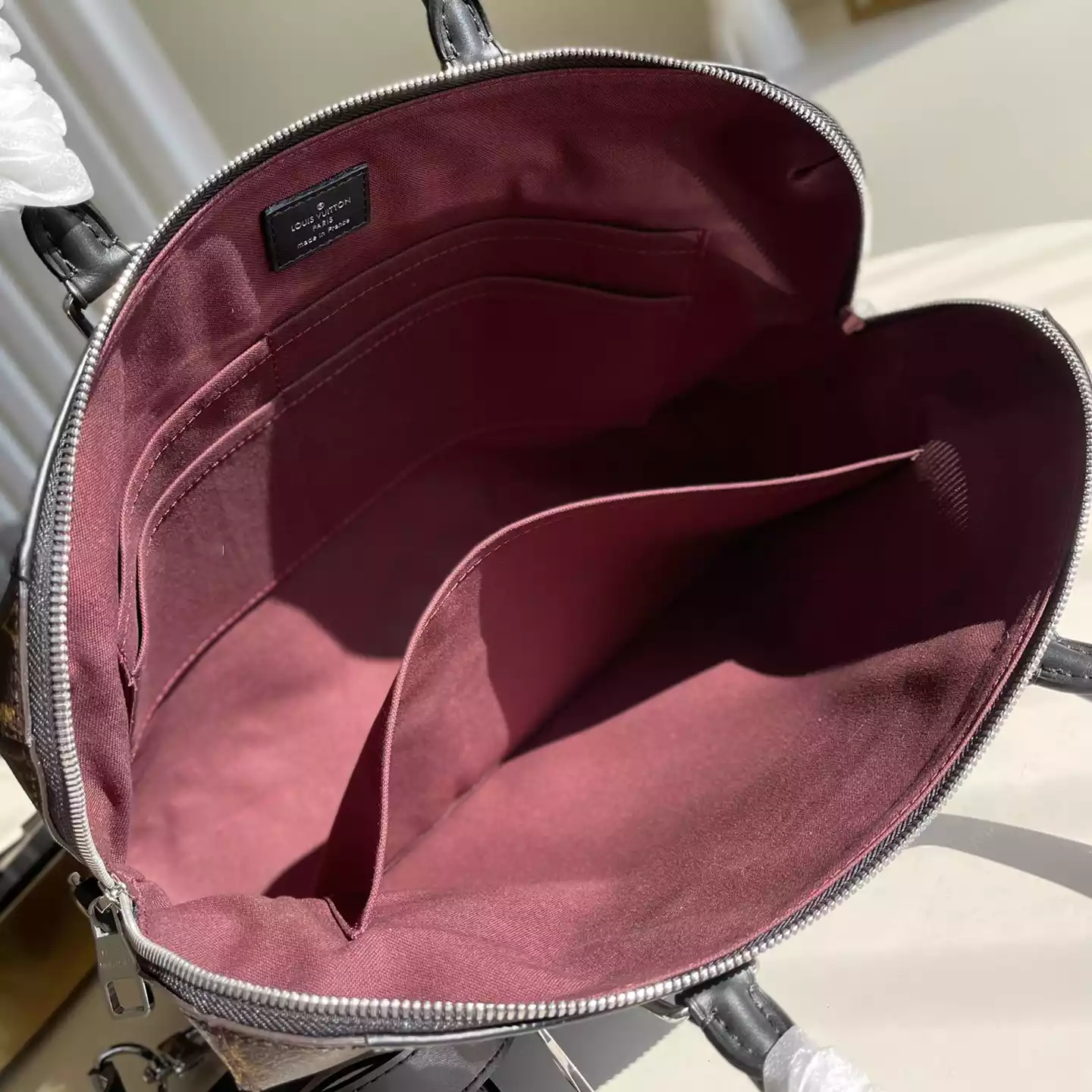 PORTE-DOCUMENTS JOUR BROWN MONOGRAM MACASSAR M54019 - LW325 DISCOVERY BACKPACK PM SKY BLUE MONOGRAM CANVAS