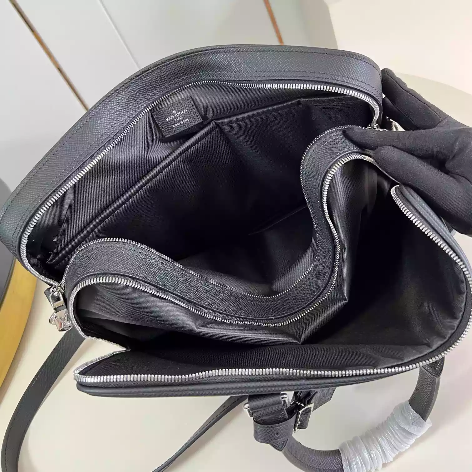 PORTE DOCUMENTS VOYAGE BLACK TAIGA COWHIDE LEATHER M30967 - LW322 DISCOVERY BACKPACK PM SKY BLUE MONOGRAM CANVAS