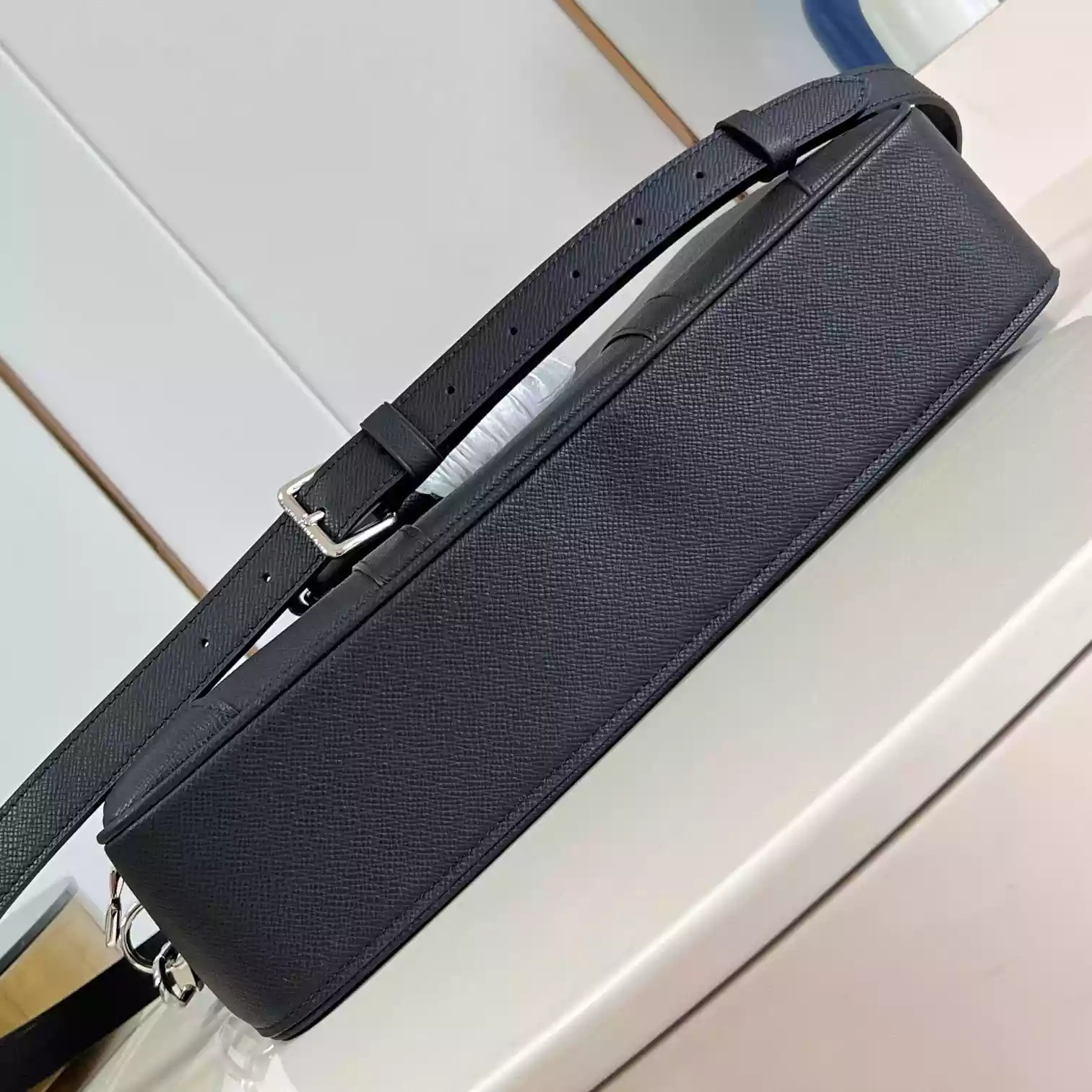 PORTE DOCUMENTS VOYAGE BLACK TAIGA COWHIDE LEATHER M30967 - LW322 DISCOVERY BACKPACK PM SKY BLUE MONOGRAM CANVAS