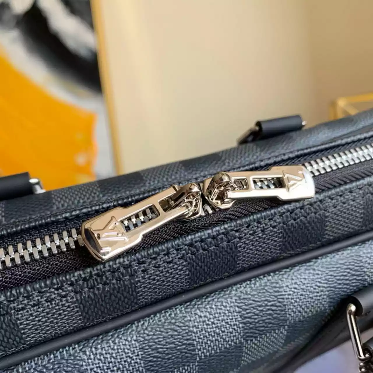 PORTE-DOCUMENTS VOYAGE DAMIER GRAPHITE CANVAS N41478 - LW327 DISCOVERY BACKPACK PM SKY BLUE MONOGRAM CANVAS