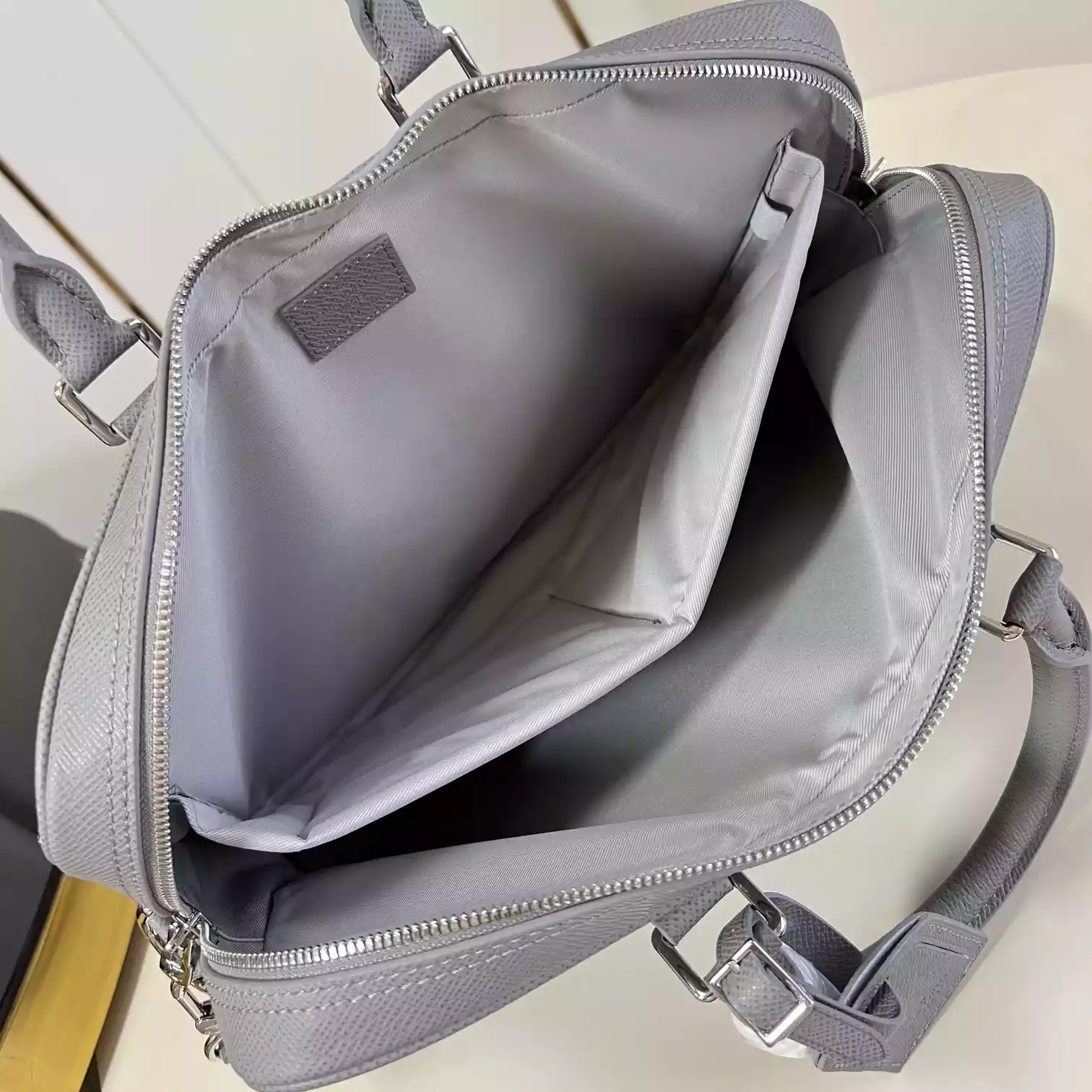 PORTE DOCUMENTS VOYAGE PM GREY TAIGA LEATHER M11659 - LW323 DISCOVERY BACKPACK PM SKY BLUE MONOGRAM CANVAS