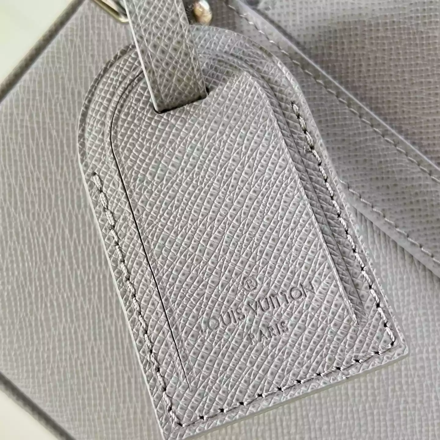 PORTE DOCUMENTS VOYAGE PM GREY TAIGA LEATHER M11659 - LW323 DISCOVERY BACKPACK PM SKY BLUE MONOGRAM CANVAS