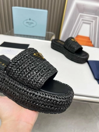 PRADA CROCHET FLATFORM SLIDES IN BLACK RAFFIA-EFFECT YARN - PSD069