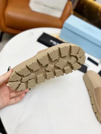 PRADA WOMEN'S SLIDES IN BEIGE QUILTED NAPPA LEATHER - PSD082