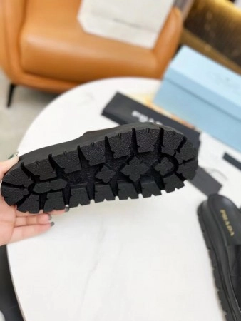 PRADA WOMEN'S SLIDES IN BLACK QUILTED NAPPA LEATHER - PSD083