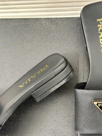 PRADA WOMEN'S SLIDES IN BLACK SAFFIANO LEATHER - PSD063