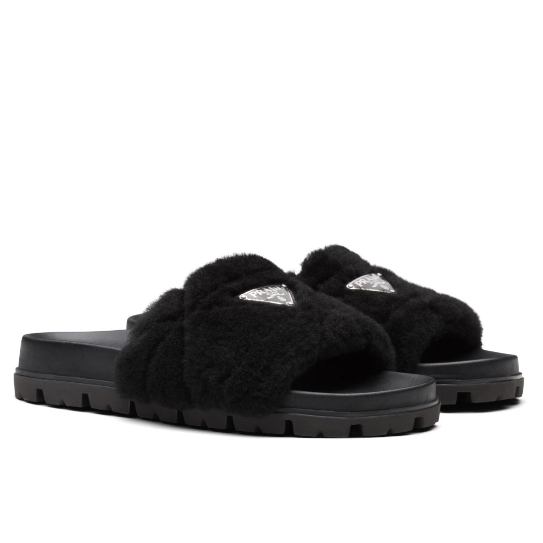 PRADA WOMEN'S SLIDES IN BLACK SHEARLING - PSD074