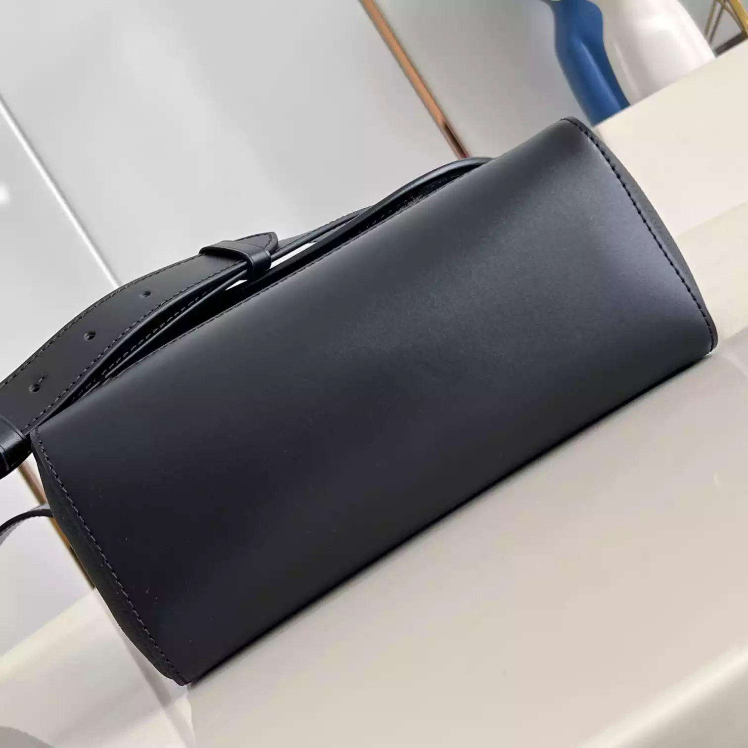 PULSE MESSENGER BAG KHAKI/BLACK COWHIDE LEATHER AND MONOGRAM CANVAS M12625 - LW421 DISCOVERY BACKPACK PM SKY BLUE MONOGRAM CANVAS