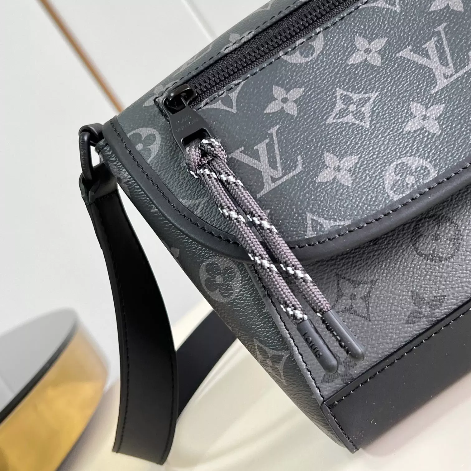 PULSE MESSENGER BAG MONOGRAM ECLIPSE CANVAS M12681 - LW426 DISCOVERY BACKPACK PM SKY BLUE MONOGRAM CANVAS