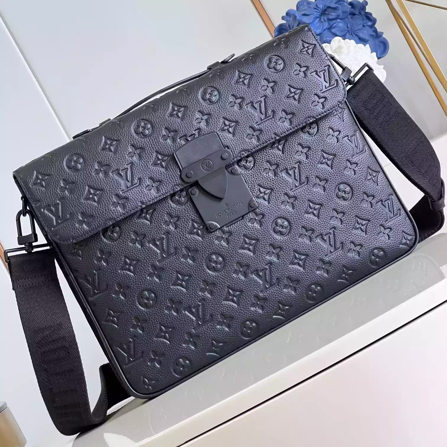 S LOCK BRIEFCASE MONOGRAM TAURILLON LEATHER M20835 - LW331 DISCOVERY BACKPACK PM SKY BLUE MONOGRAM CANVAS