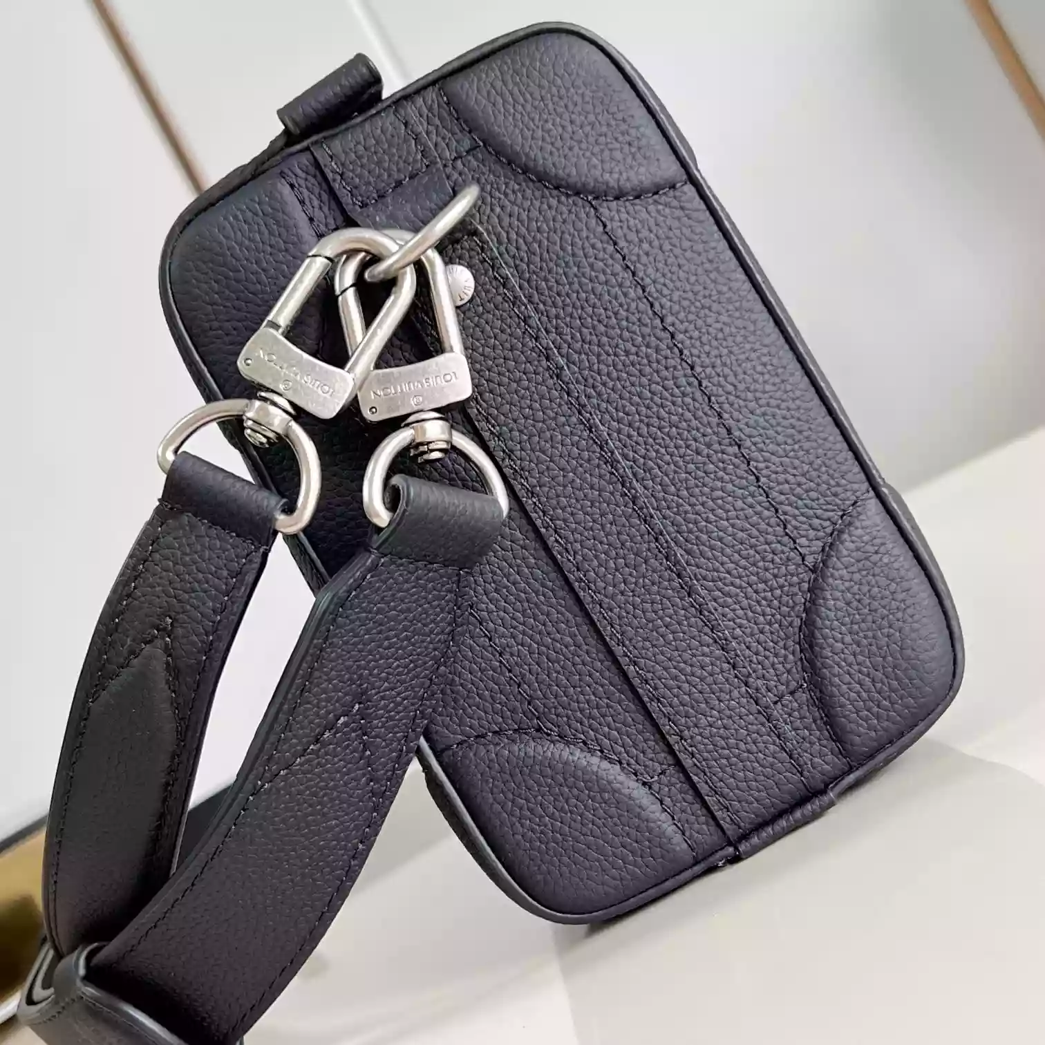 SOUL TRUNK EAST WEST BLACK LV COLORADO CALFSKIN M11615 - LW431 DISCOVERY BACKPACK PM SKY BLUE MONOGRAM CANVAS