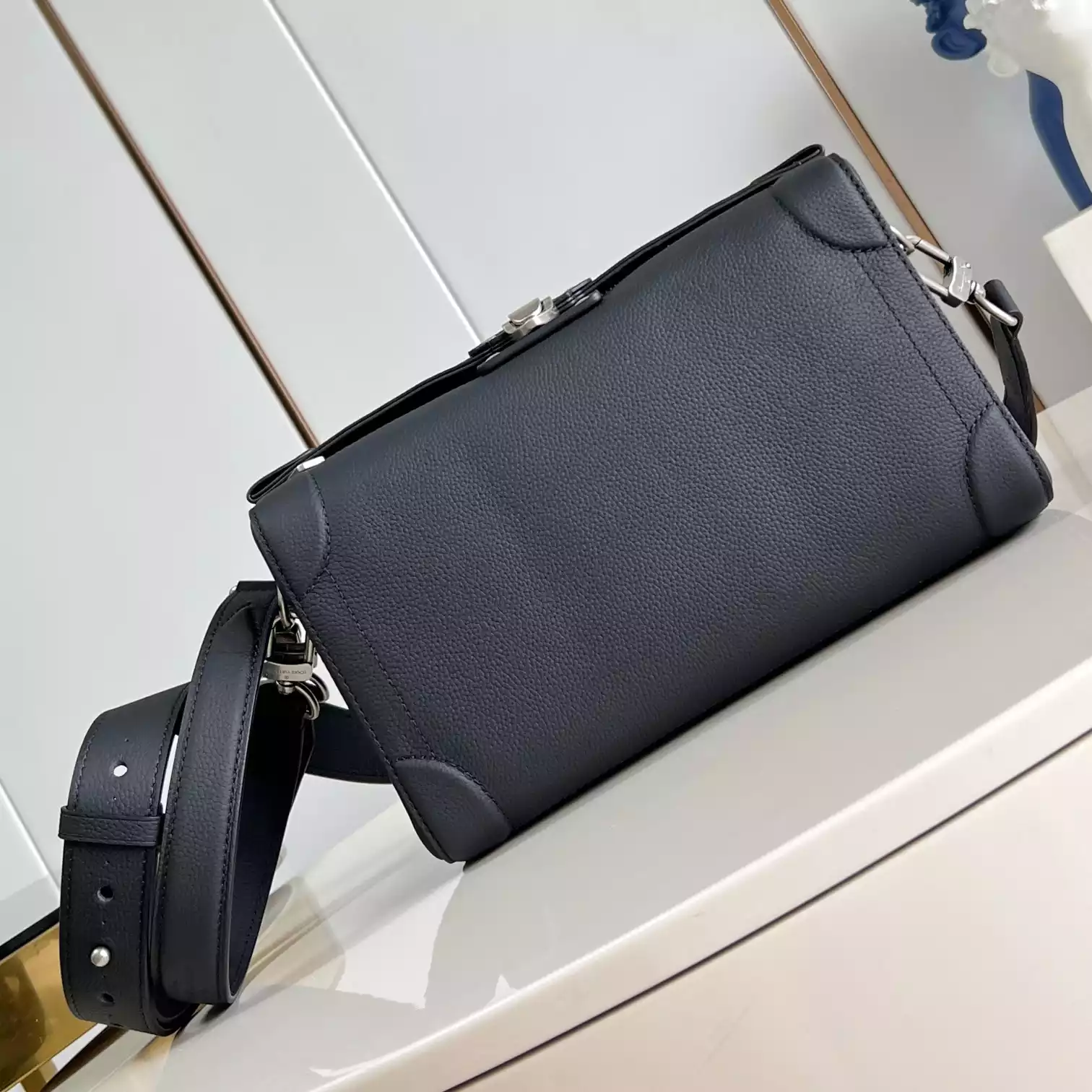 SOUL TRUNK EAST WEST BLACK LV COLORADO CALFSKIN M11615 - LW431 DISCOVERY BACKPACK PM SKY BLUE MONOGRAM CANVAS