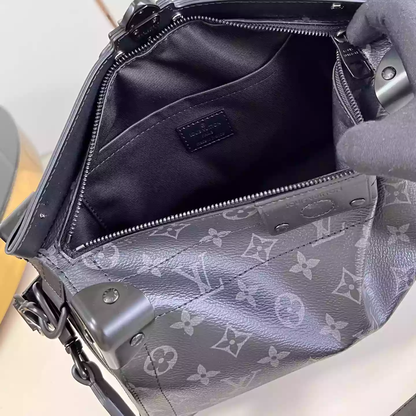 SOUL TRUNK EAST WEST BLACK MONOGRAM ECLIPSE CANVAS M11744 - LW441 DISCOVERY BACKPACK PM SKY BLUE MONOGRAM CANVAS