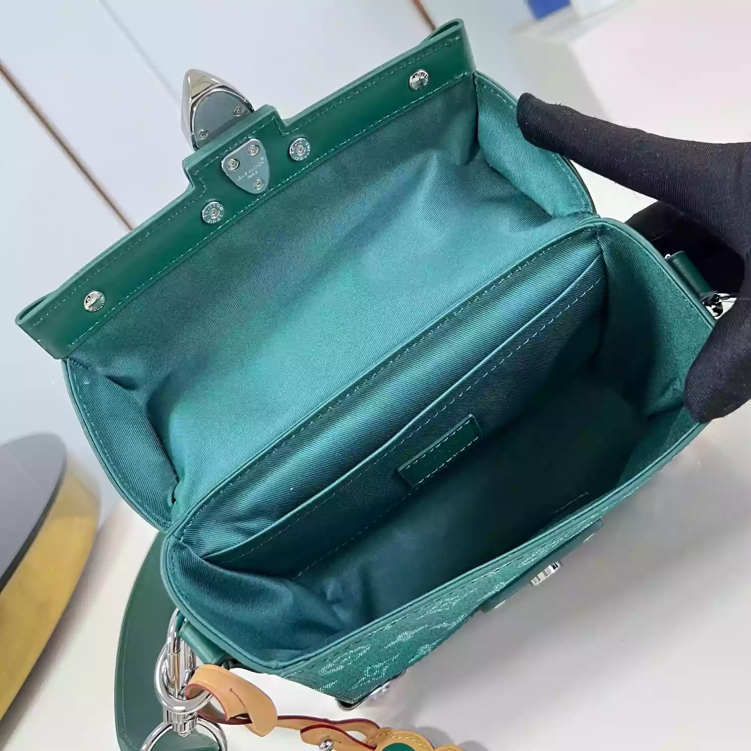 SOUL TRUNK IN GREEN M12686 - LW424 DISCOVERY BACKPACK PM SKY BLUE MONOGRAM CANVAS