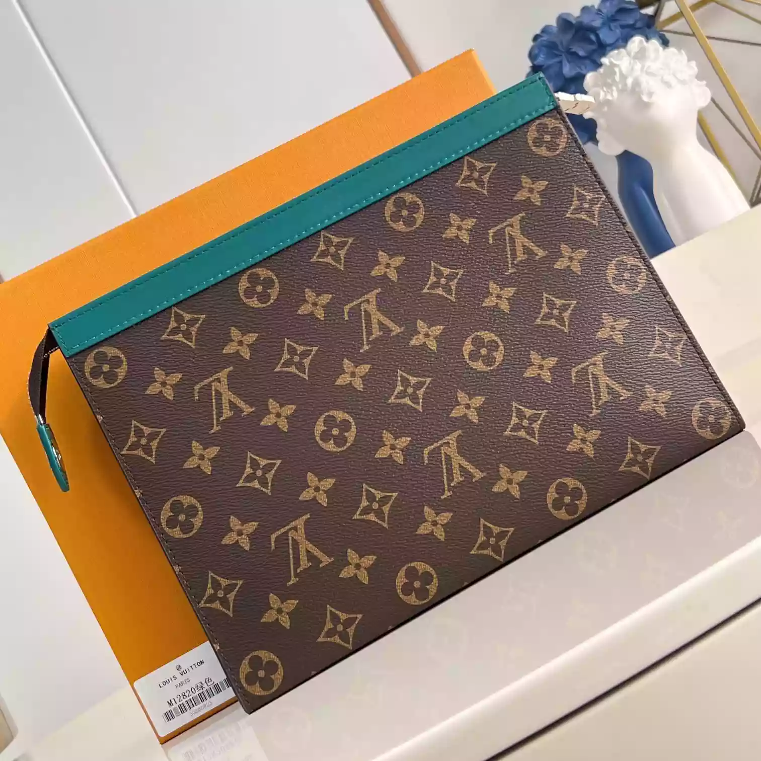 POCHETTE VOYAGE MM BORNEO GREEN M12816 - LW401 DISCOVERY BACKPACK PM SKY BLUE MONOGRAM CANVAS