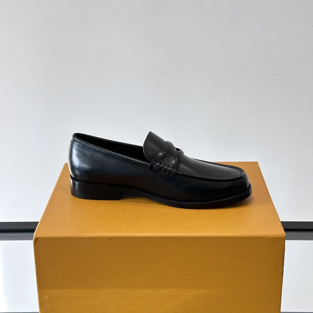 LEATHER LOAFERS IN BLACK - VL054