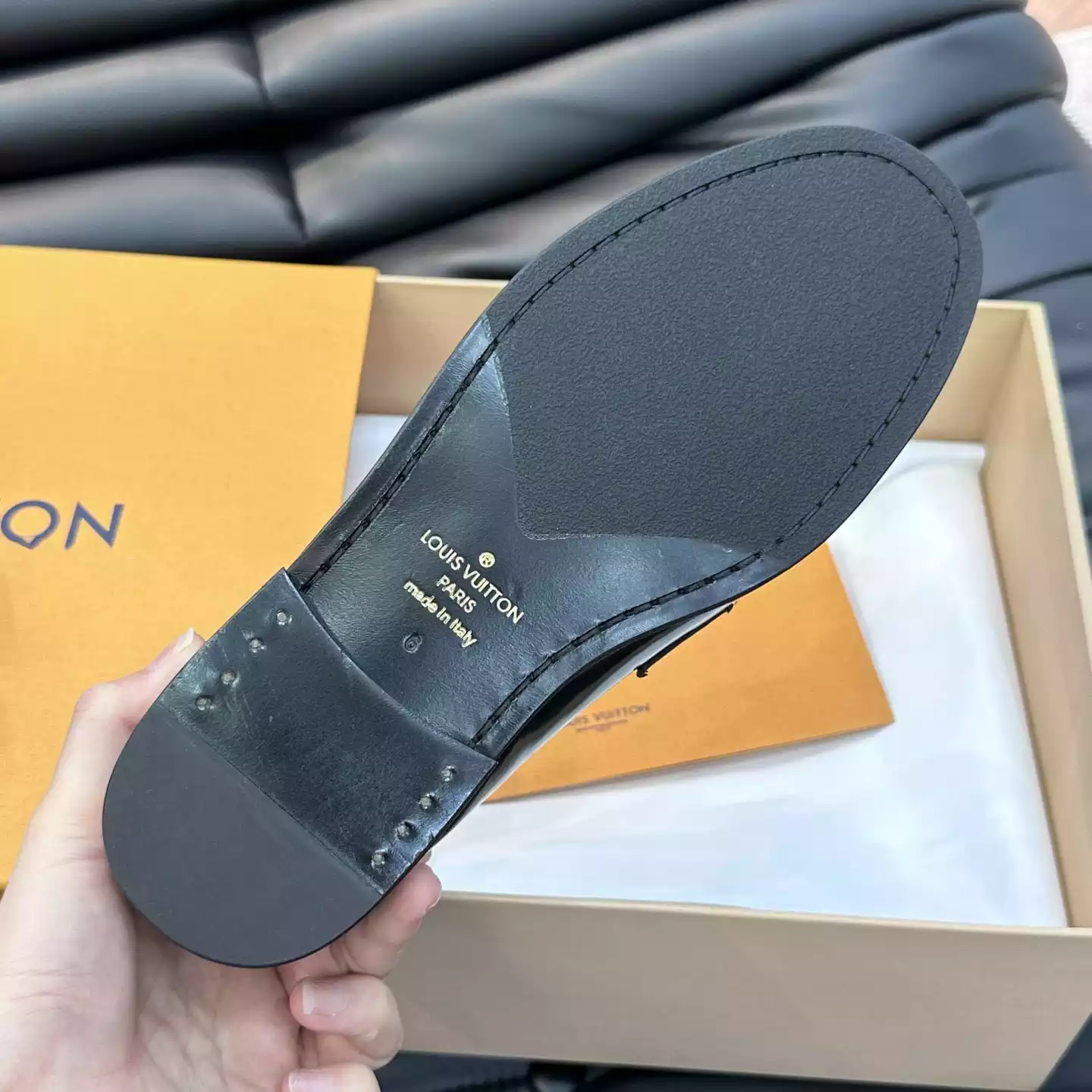 LEATHER LOAFERS IN BLACK - VL065