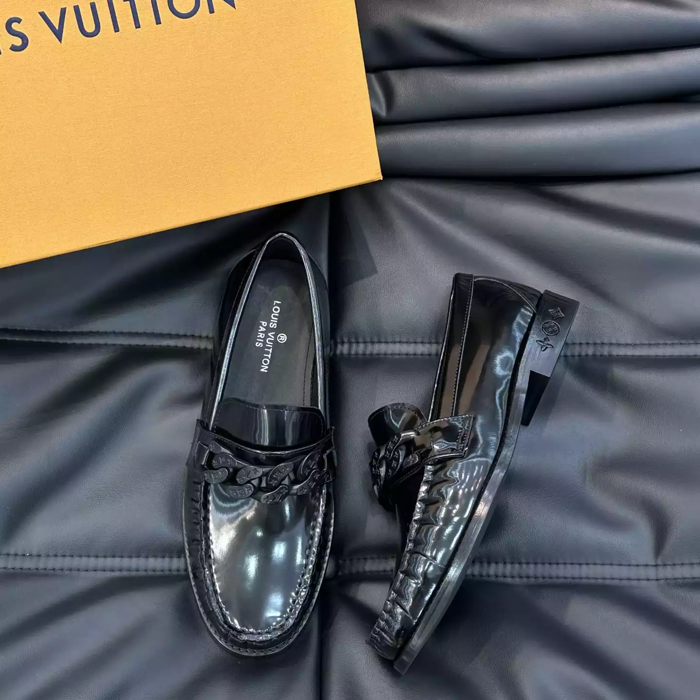 LEATHER LOAFERS IN BLACK - VL065