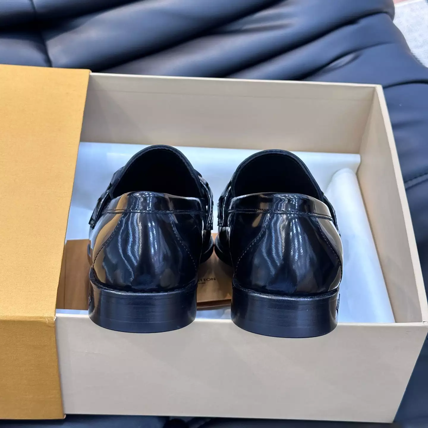 LEATHER LOAFERS IN BLACK - VL065