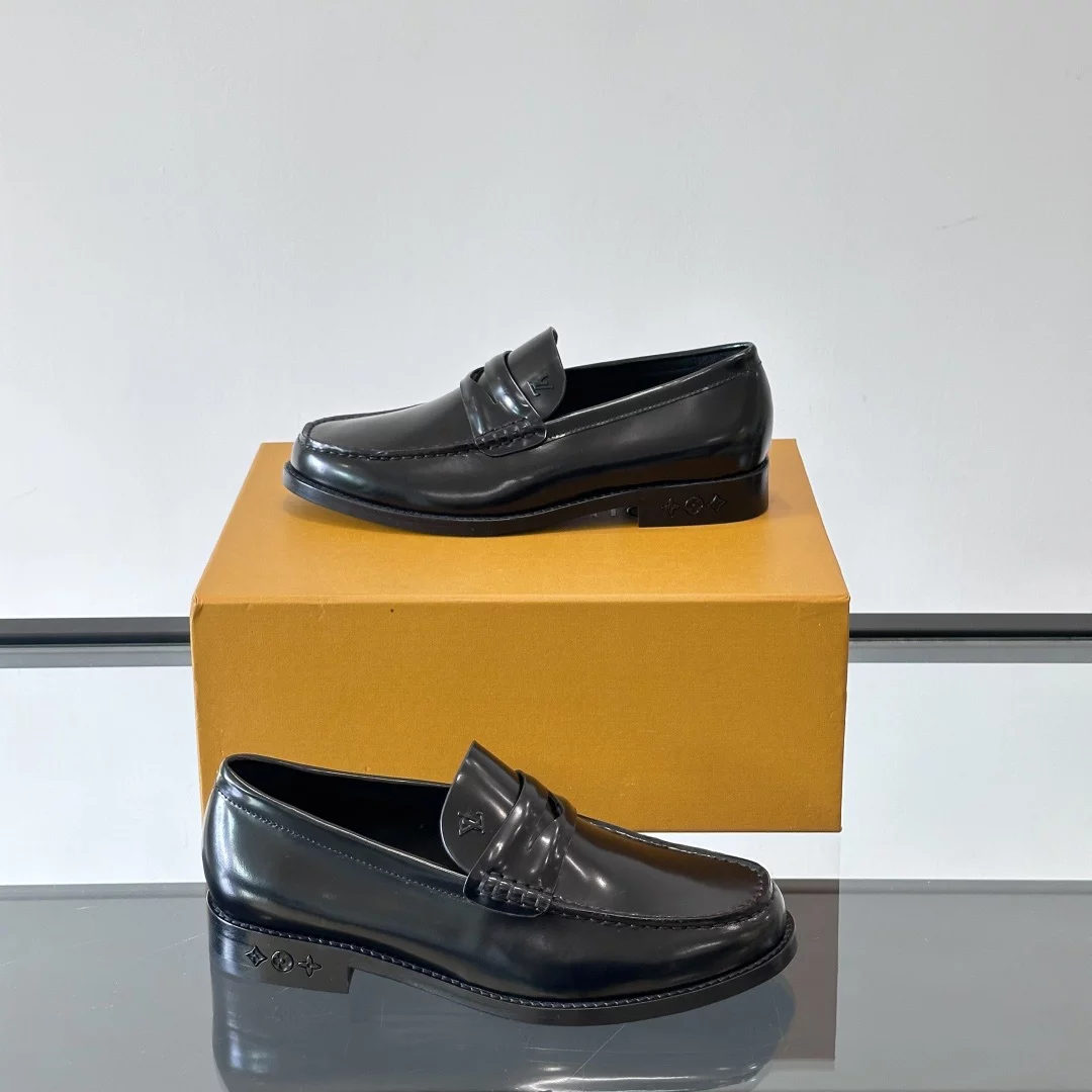 PATENT LEATHER LOAFERS IN BLACK - VL055