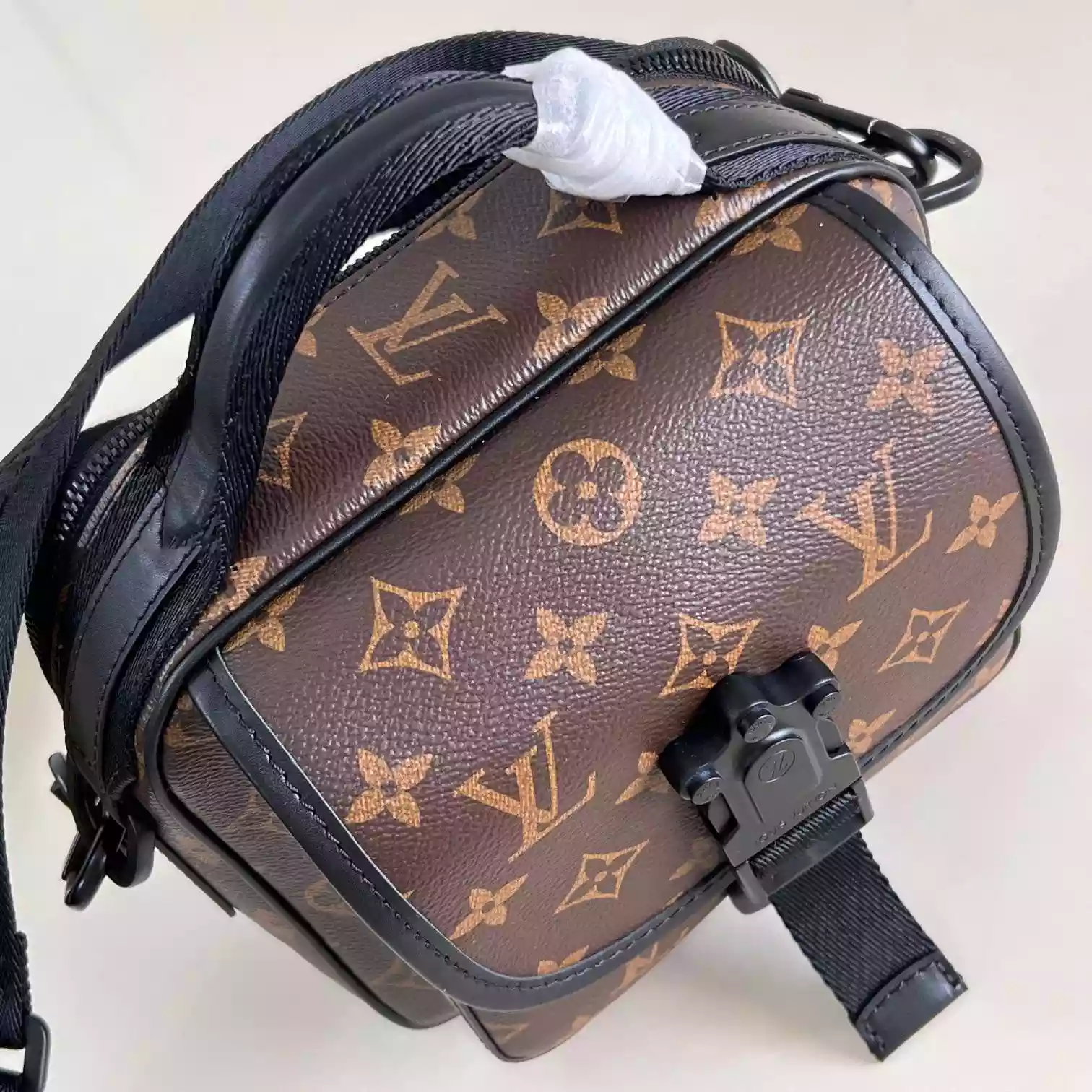 QUEST MESSENGER BAG MONOGRAM MACASSAR COATED CANVAS M46973 - LW449 DISCOVERY BACKPACK PM SKY BLUE MONOGRAM CANVAS