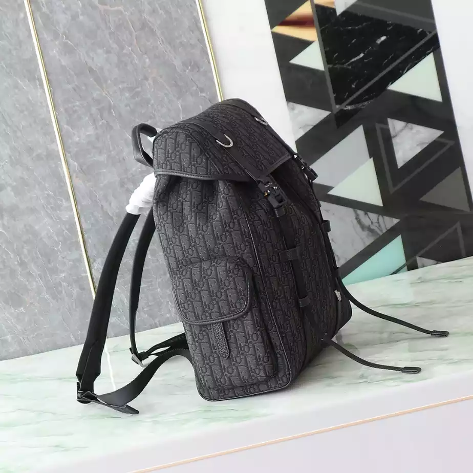 DIOR HIT THE ROAD BACKPACK WITH FLAP - DIO052