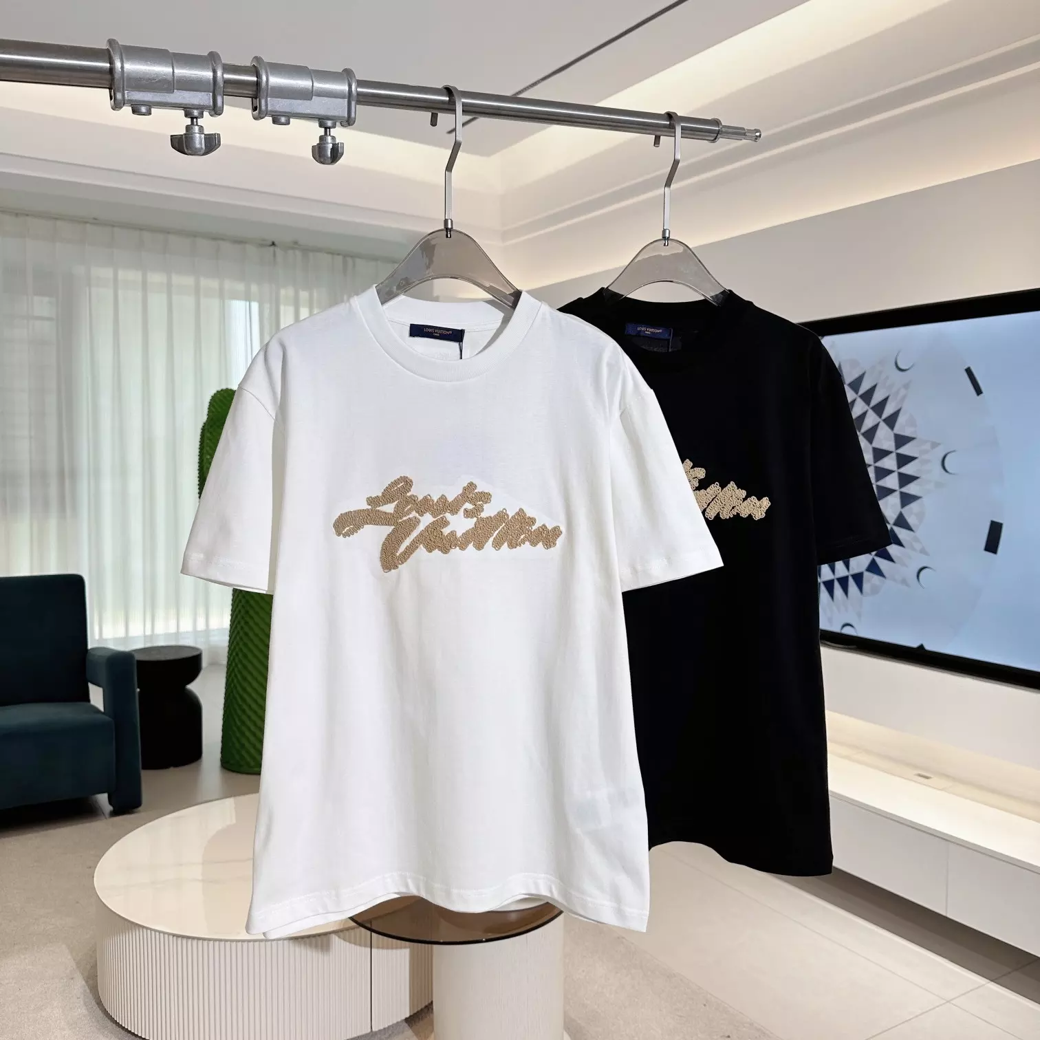 EMBROIDERED SIGNATURE T-SHIRT IN WHITE - LVTS102 Damier Jacquard Short-Sleeved Crewneck - LVTS089