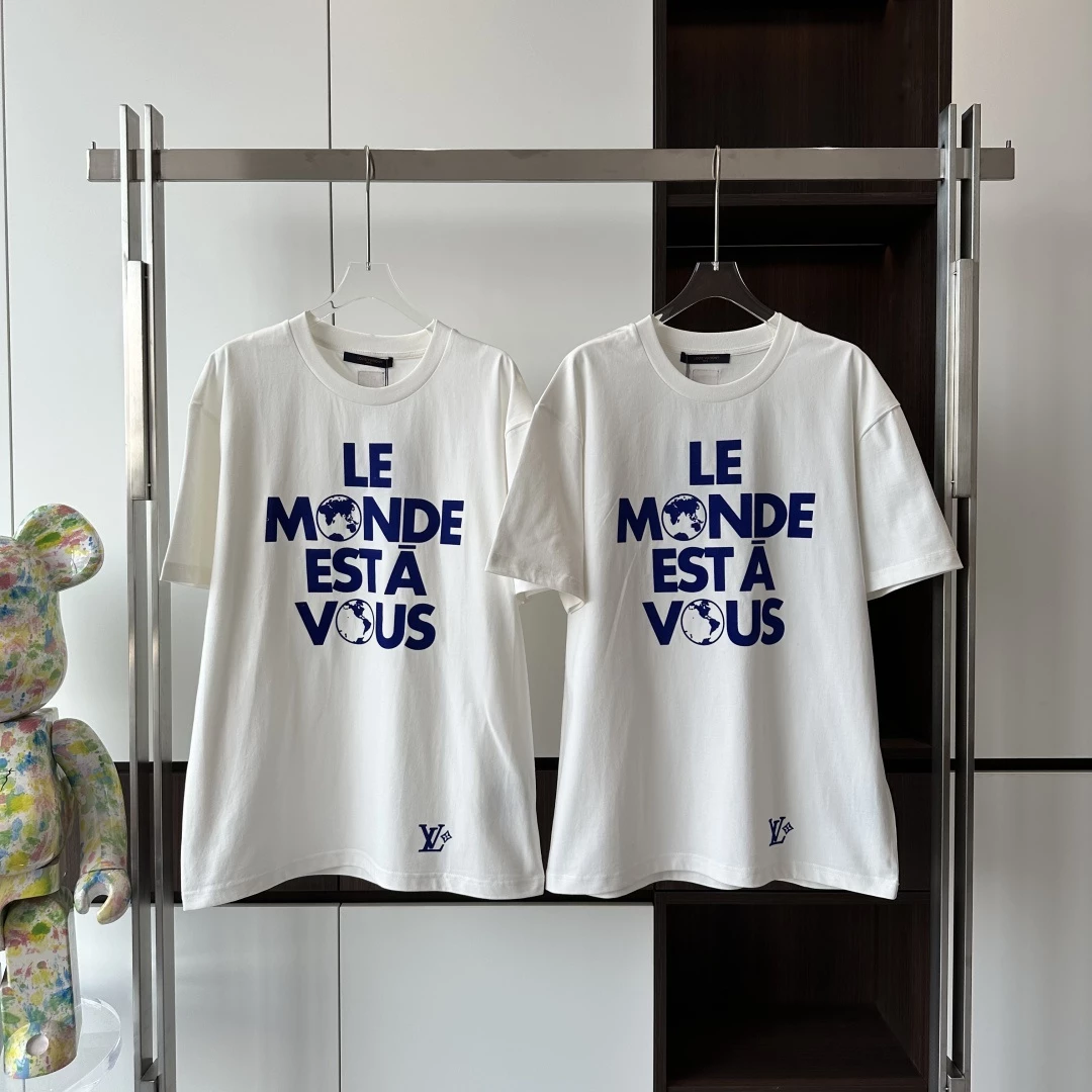 GRAPHIC PRINTED T-SHIRT IN WHITE - LVTS127 Damier Jacquard Short-Sleeved Crewneck - LVTS089