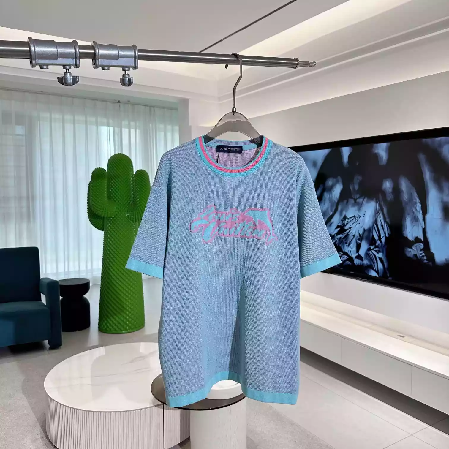 GRAPHIC SHORT-SLEEVED CREWNECK - LVTS097 Damier Jacquard Short-Sleeved Crewneck - LVTS089