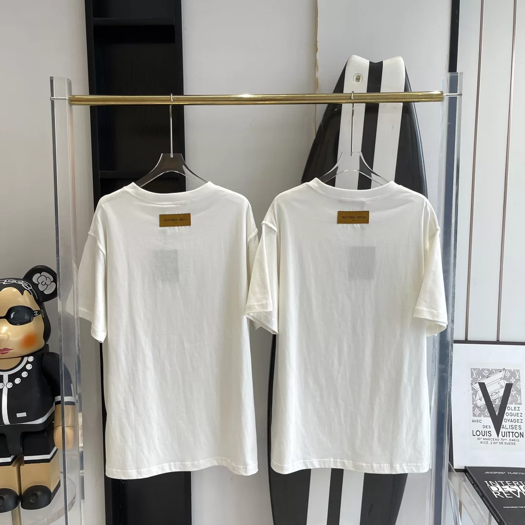 LOGO EMBOSSED T-SHIRT IN WHITE - LVTS112 Damier Jacquard Short-Sleeved Crewneck - LVTS089