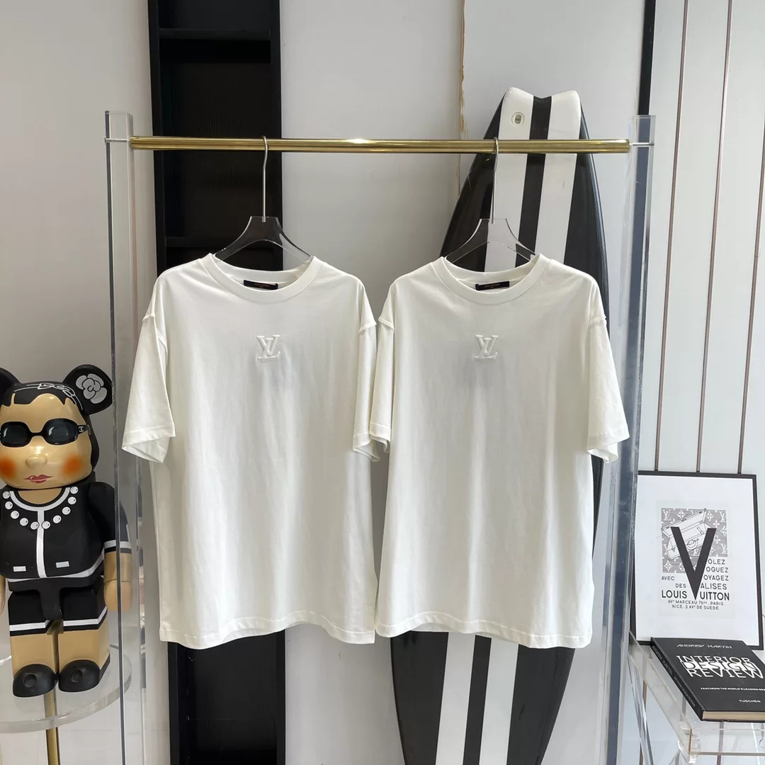 LOGO EMBOSSED T-SHIRT IN WHITE - LVTS112 Damier Jacquard Short-Sleeved Crewneck - LVTS089