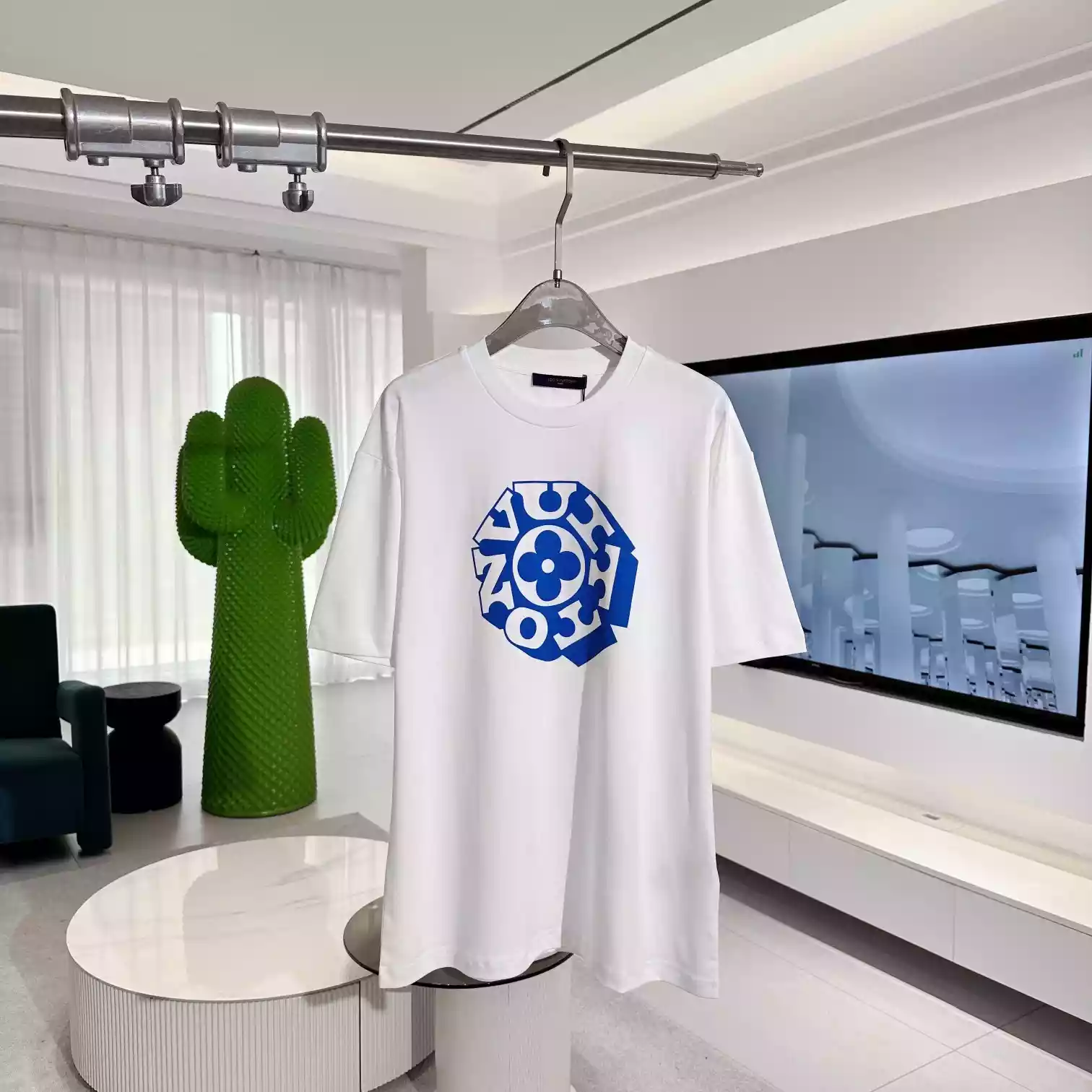 PRINTED SIGNATURE T-SHIRT IN WHITE - LVTS099 Damier Jacquard Short-Sleeved Crewneck - LVTS089