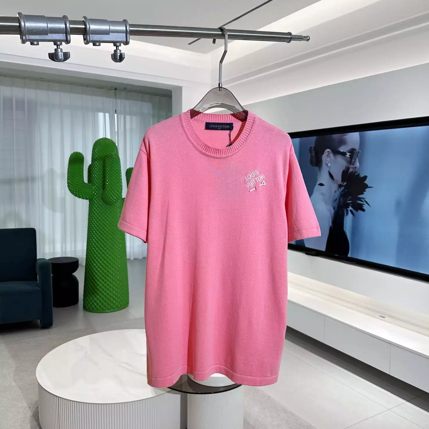 SIGNATURE SHORT-SLEEVED COTTON CREWNECK IN PINK - LVTS115 Damier Jacquard Short-Sleeved Crewneck - LVTS089