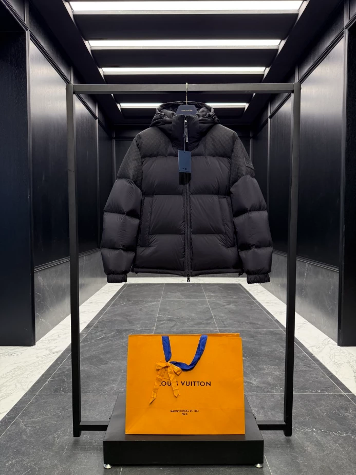 Louis Vuitton Coat - LVC050