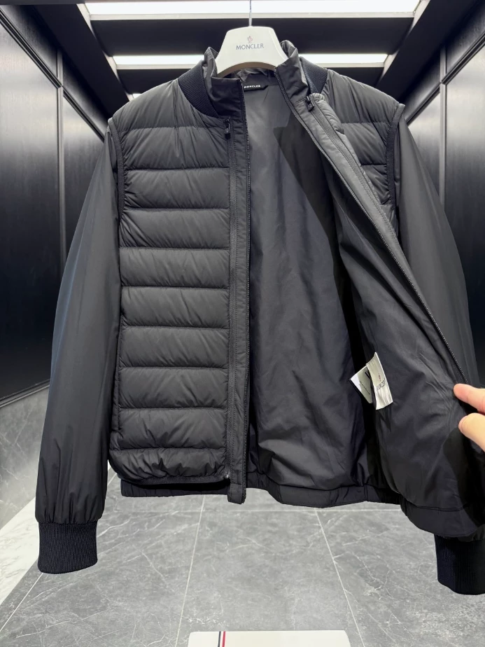 MONCLER Short Down Black Coat - MC147